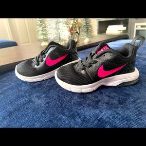 Black and Pink Nike Girl Toddler Sneaker.
